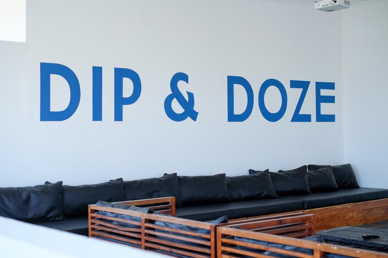 Dip & Doze Living Hostel Canggu  Exterior photo